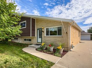 829 N Howard Ave, Elmhurst, IL 60126