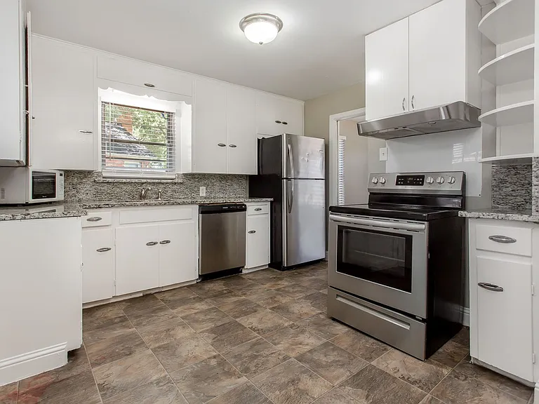 511 Classen Dr — Photo 9