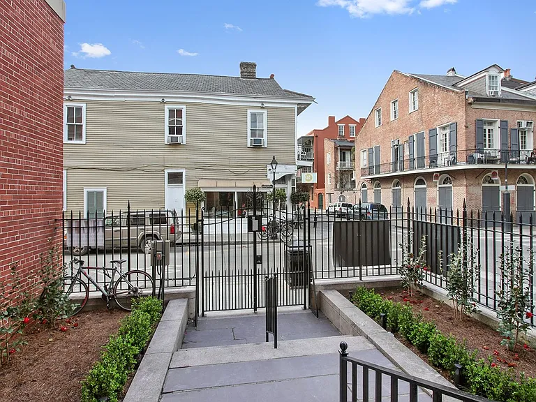 The Academy Luxury Apartments and Townhomes — Photo 40