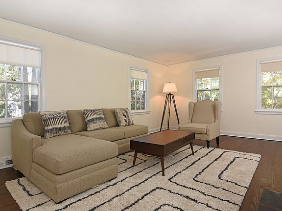 4th image of 76 Longfellow St