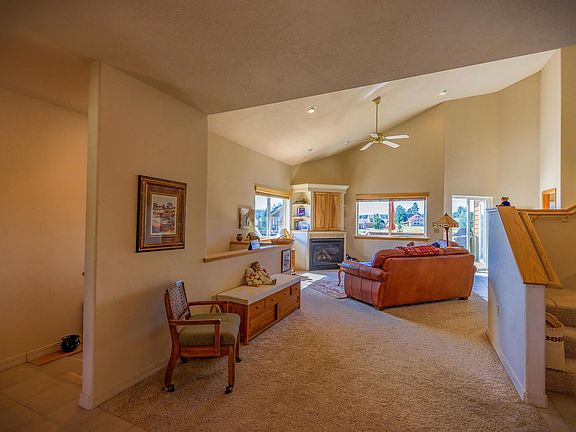 4th image of 75 Pebble Cir
