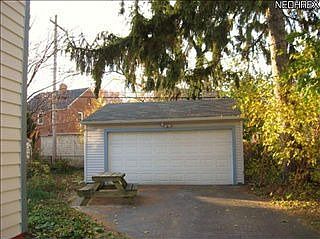 4th image of 14915 Tudor Ave