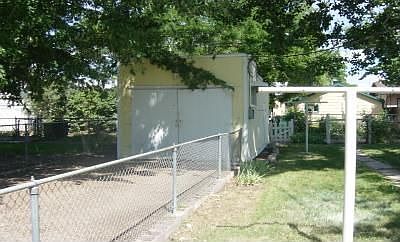 Oversized 1 car garage