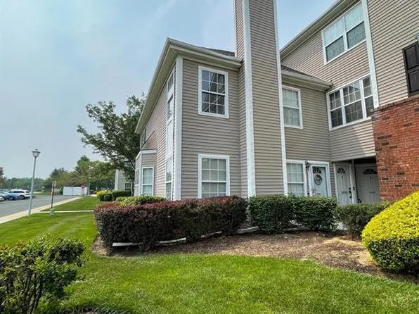 2401 Timber Ridge Ct, Parlin, NJ 08859