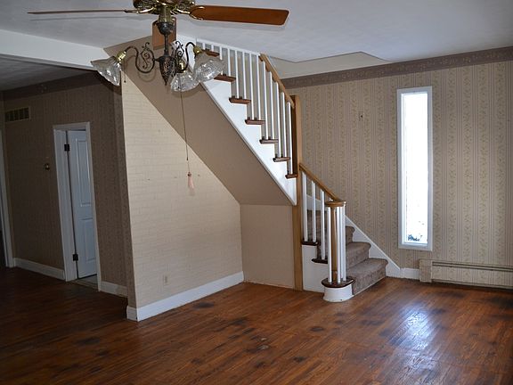 3rd image of 15847 W 139th St