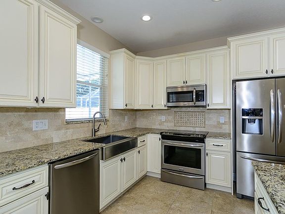 2nd image of 3010 Savannah Oaks Cir
