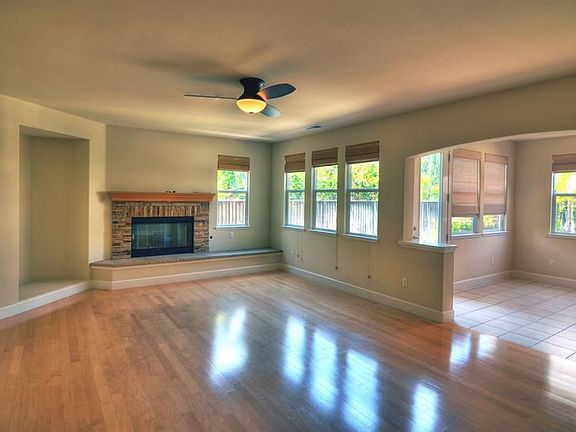 5th image of 3323 Kloetzel Ln