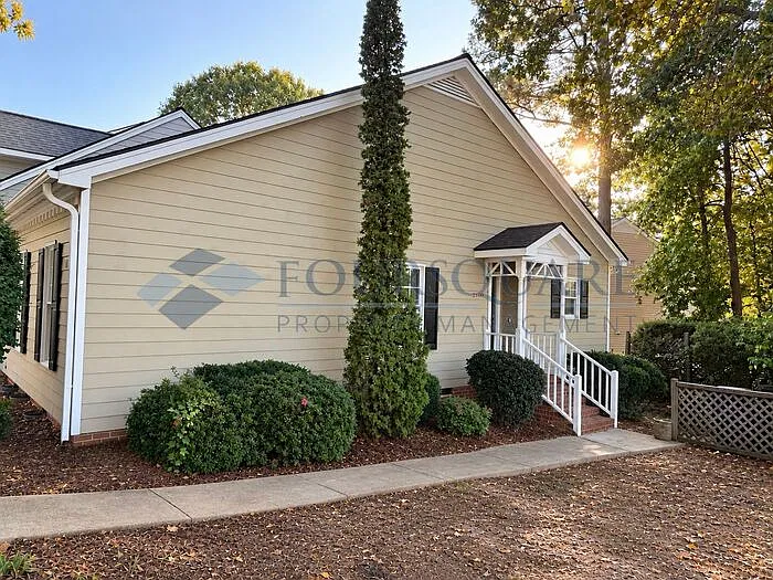 3 bed, 2.0 bath, 1179 sqft, $1,797 — Photo 2