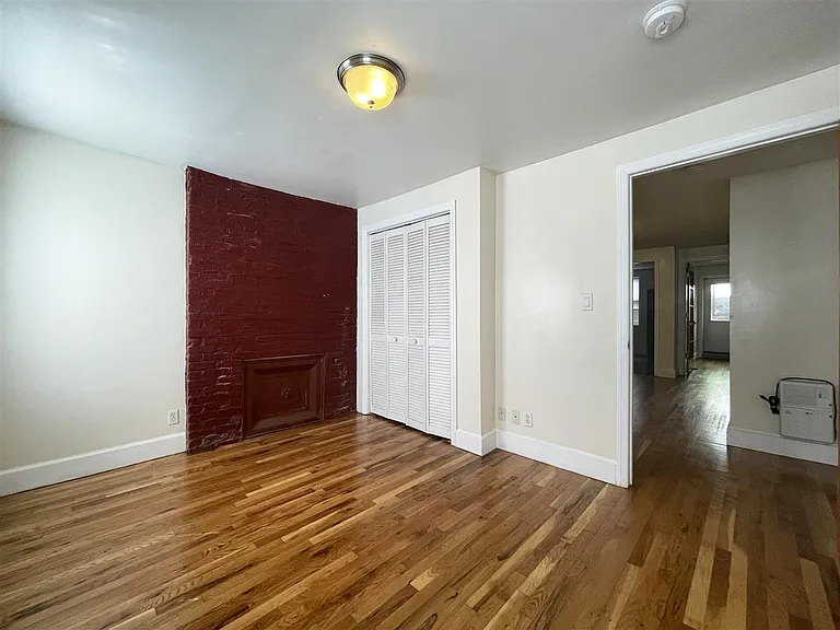 206 Christopher Columbus Dr #1B — Photo 5