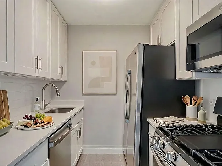 155 E 31st St #W23D — Photo 2