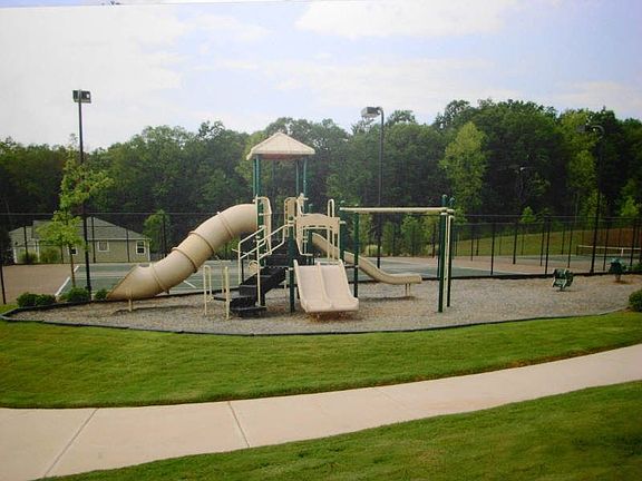 4th image of 723 Rock Hill Pkwy