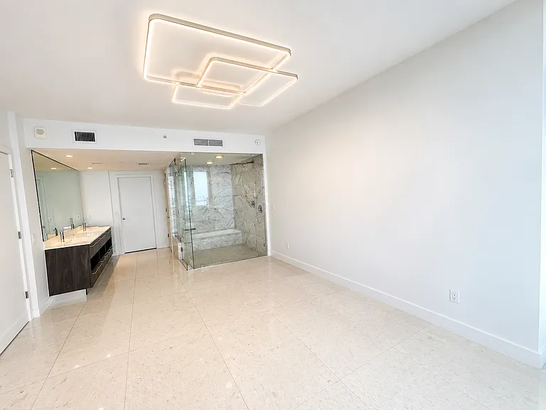 3131 NE 7th Ave #3701 — Photo 7