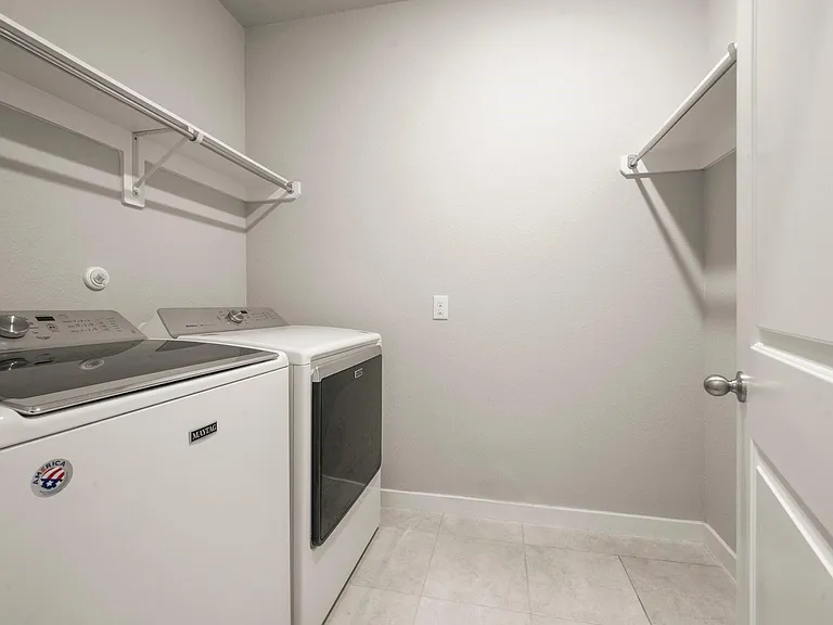 150 Mayfield Dr — Photo 23