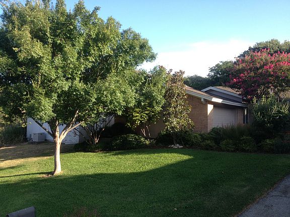 4th image of 4601 Village Oak Dr