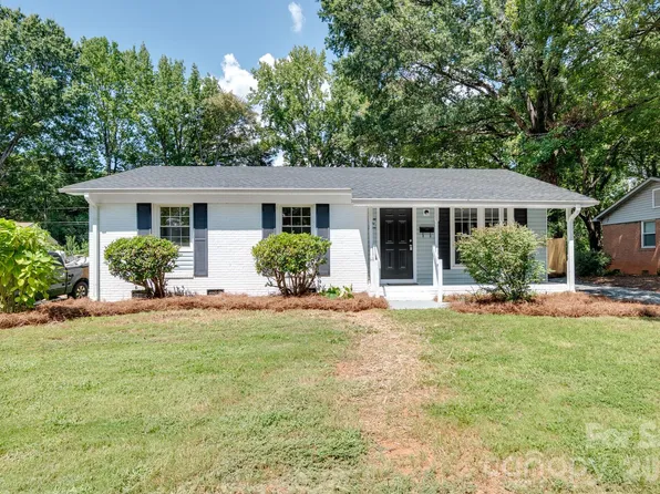 823 Farmcrest Dr, Charlotte, NC 28206