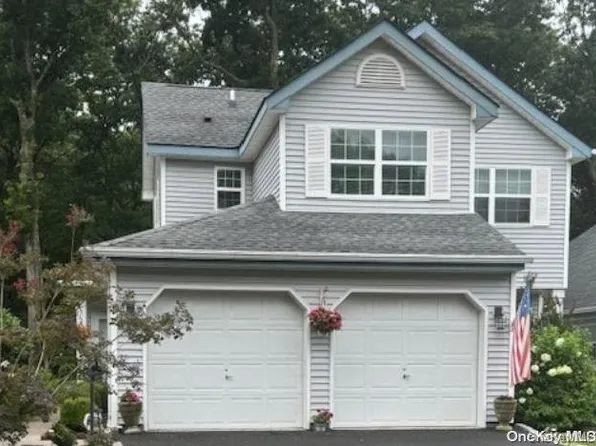 29 Huntingdale Way, Middle Island, NY 11953