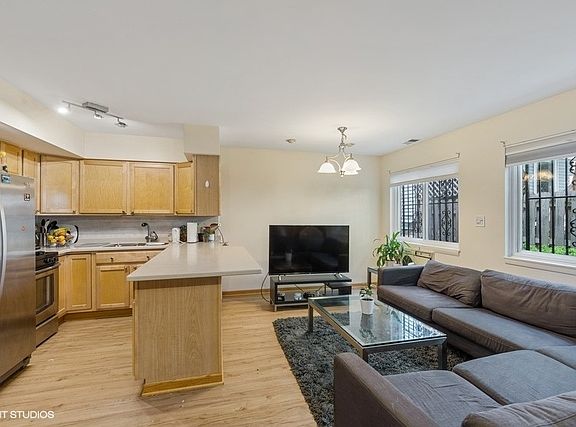 2nd image of 707 W Diversey Pkwy APT G