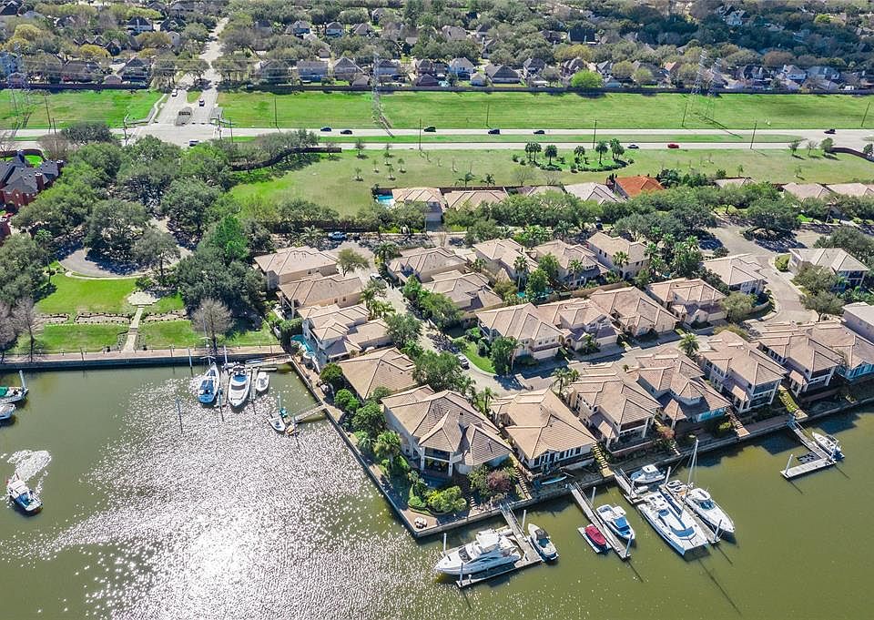 1st image of 306 Harborside Cir