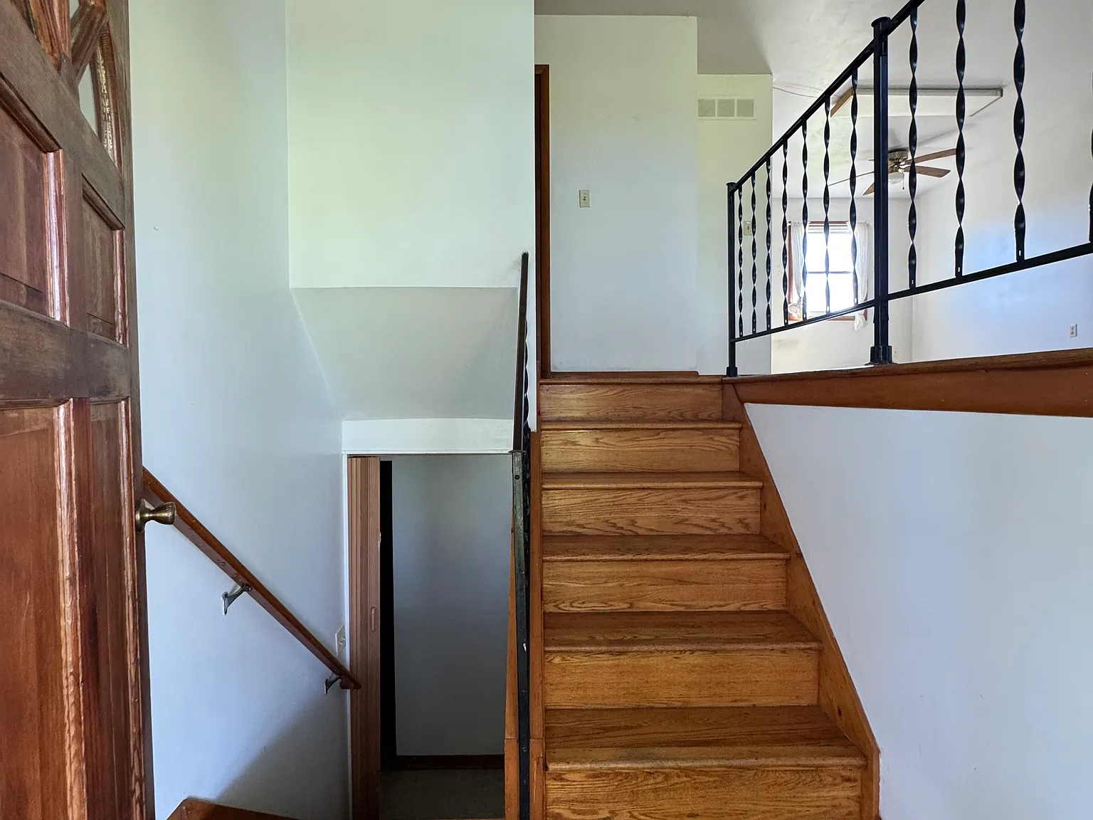 3 bed, 2200 sqft, $2,300 — Photo 3