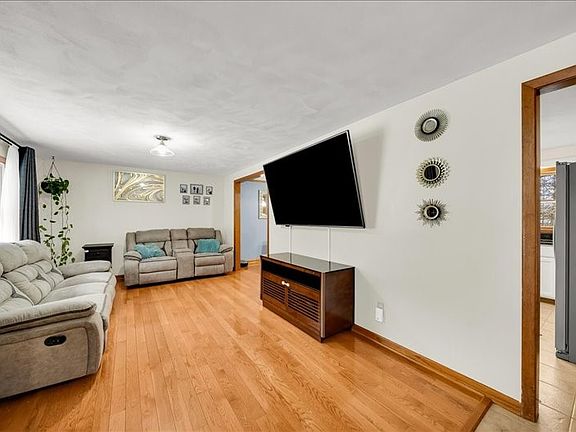 5th image of 1066 Elton Dr