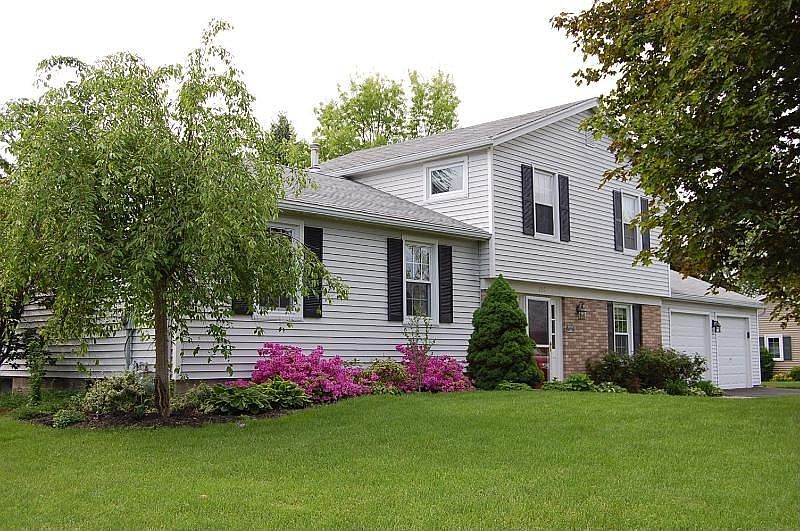 1st image of 158 Honeysuckle Ln