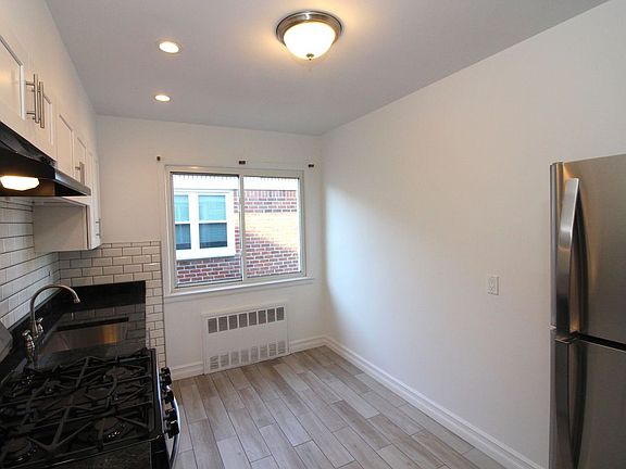 4th image of 6138 76th St #2