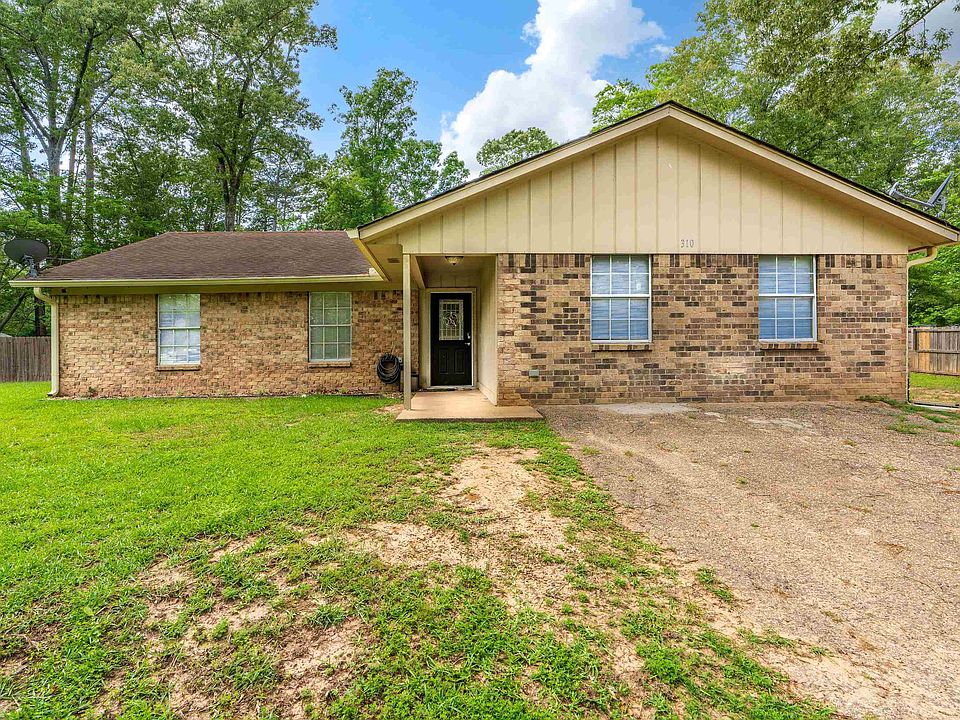 1st image of 310 Pine Cir