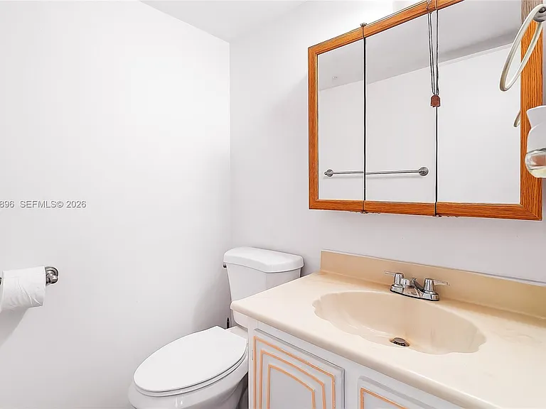 800 Parkview Dr #901 — Photo 15