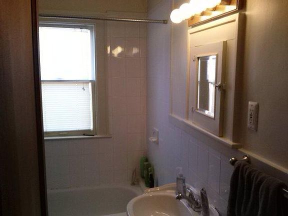 3rd image of 1156-1158 Lakepointe St