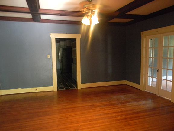 4th image of 2821 N Pecan St