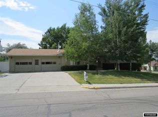 1215 Buena Vista Dr, Lander, WY 82520