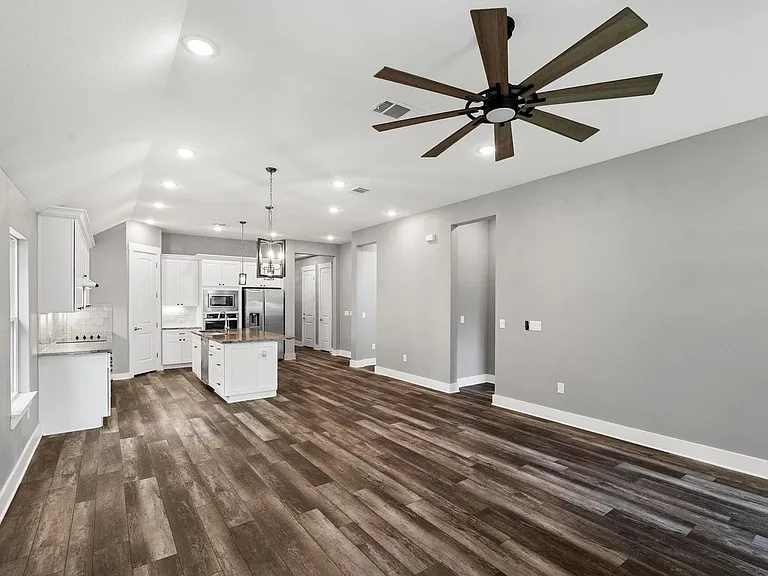 203 E Salty St — Photo 13