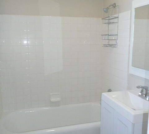 5th image of 1895 Chestnut St