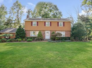 8 Partridge Run, Holmdel, NJ 07733