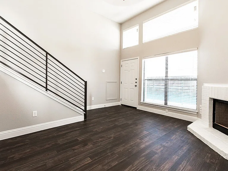 Vine Apartments — Photo 5