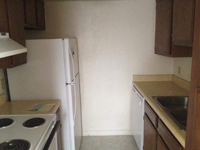 2nd image of 450 Burleson St APT B