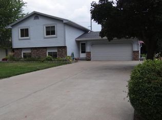 11126 Hampshire Ct E, Champlin, MN 55316