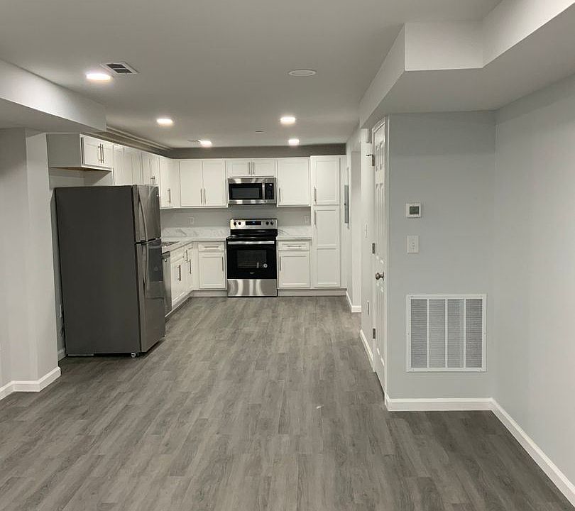 1st image of 3123 Lincoln Hwy E #8