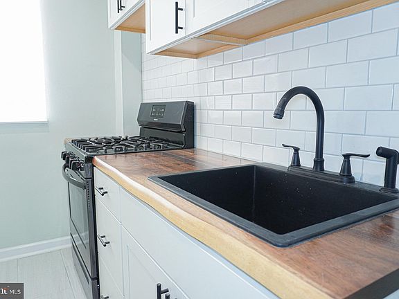 5th image of 7308 Elmwood Ave