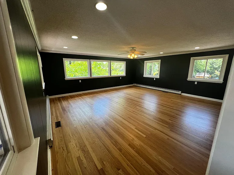 826 Claremont Ct — Photo 4