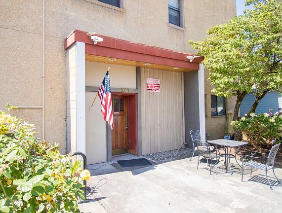 5th image of 901 W Main APT D