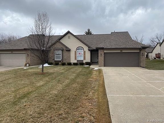 3rd image of 5042 Sandalwood Dr