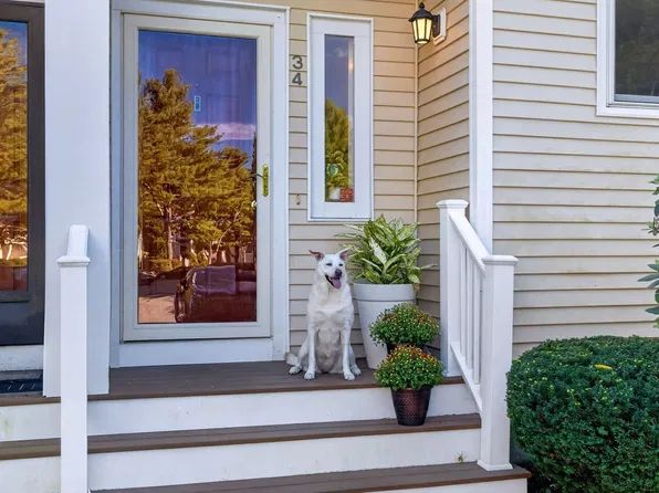 34 Gaslight Ln, North Easton, MA 02356