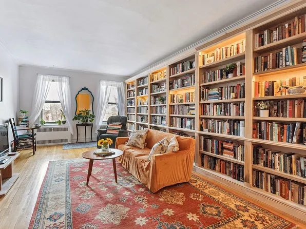 82 E 7th St #3A, Brooklyn, NY 11218