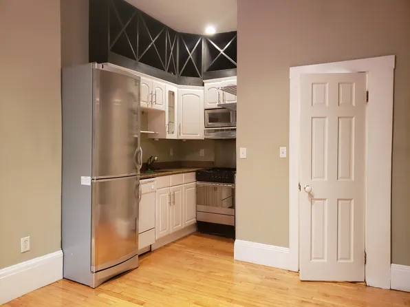 141 Arlington St APT 2, Boston, MA 02116