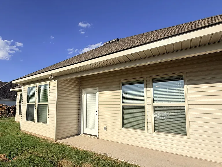 820 Venecia Dr — Photo 28