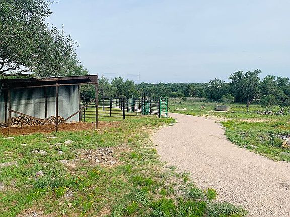Barn,Pen, Squeeze Chute