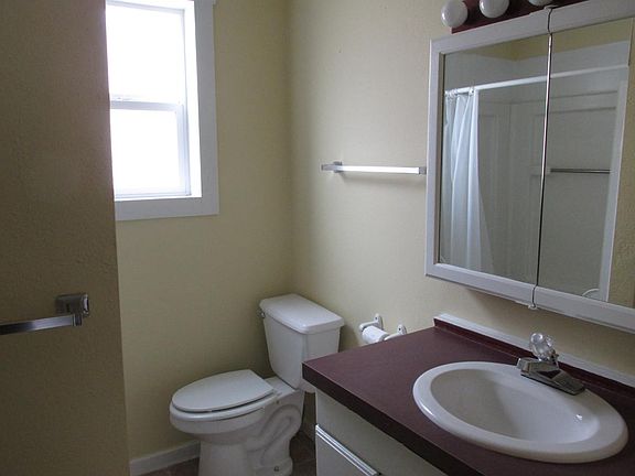 4th image of 1420 E 6th St