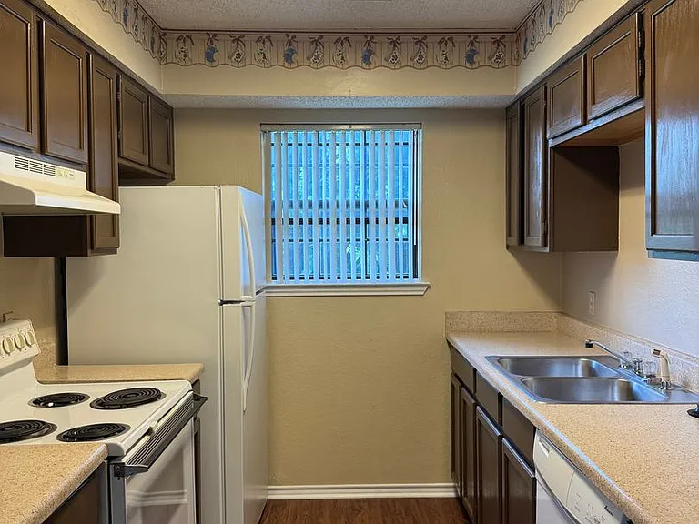 805 SE 4th St #108 — Photo 8