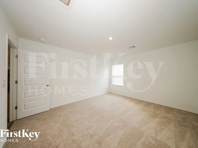 433 Labelle Ln — Photo 10